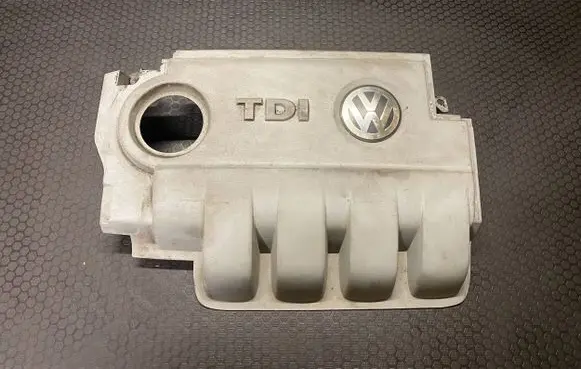 Volkswagen PASSAT B6 Engine cover (trim) 03G103967N