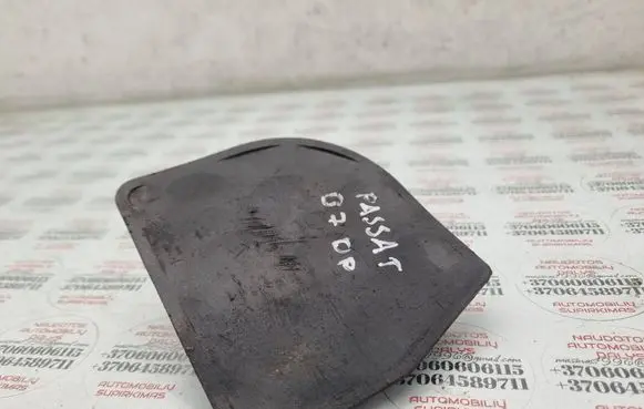 Volkswagen PASSAT B7 Other under body part 3C0825962