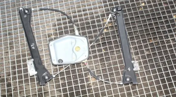 Volkswagen Scirocco Front door electric window regulator 1K8837401L