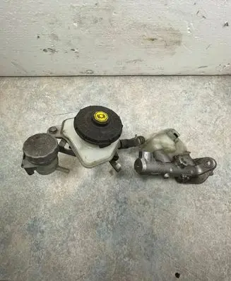 Brake fluid reservoir
