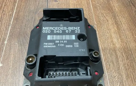 Mercedes-Benz Vito Viano W638 Ignition amplifier control unit 0205456732