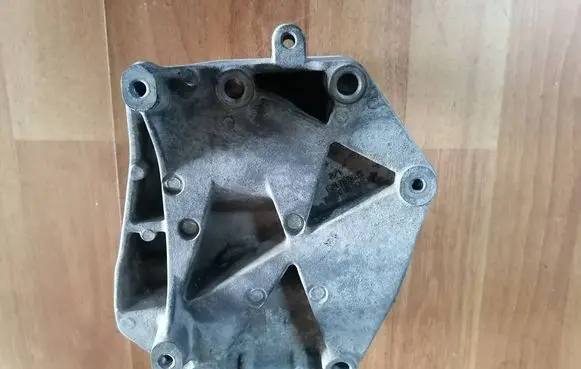 Saab 9-3 Ver2 A/C compressor mount bracket 55210423