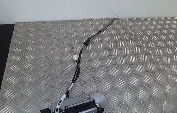 Peugeot 208 I Front door lock 9688079780