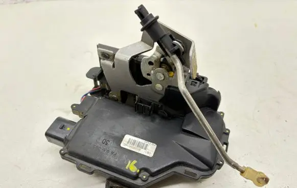 Audi A4 S4 B7 8E 8H Rear door lock 8E0839016C