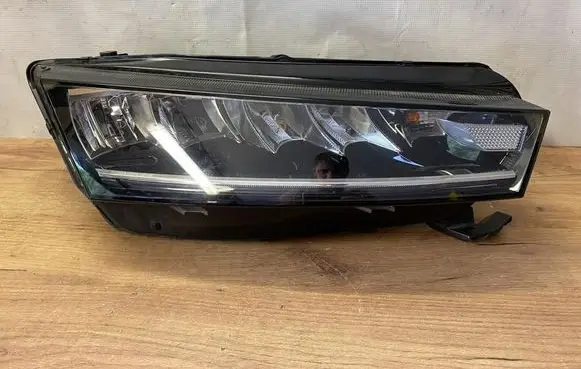 Skoda Octavia Mk4 Headlight/headlamp 5E8941016
