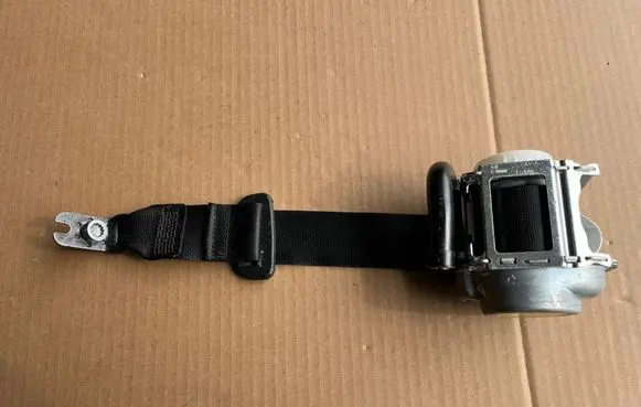 Rear seatbelt