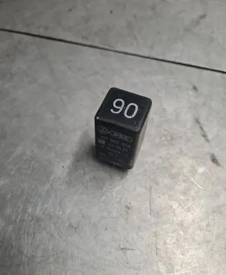 Volkswagen Golf III Other relay 357906363 898591