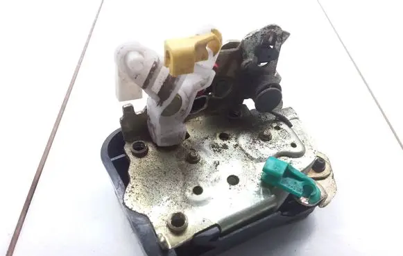 Chrysler PT Cruiser Rear door lock 2150P
