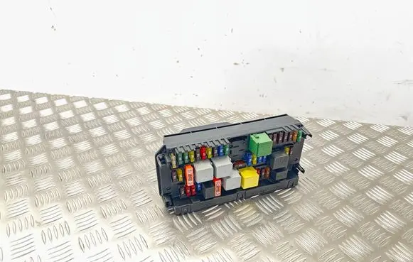 Mercedes-Benz C W204 Fuse module A2129005912 A2129025405 A2129015204