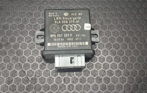 Audi Q7 4L Light module LCM 8P0907357F 5LA00837901