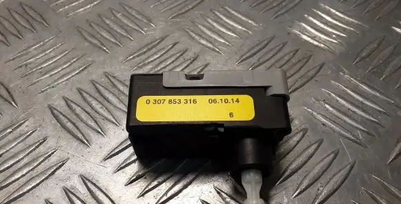 Headlight level adjustment motor