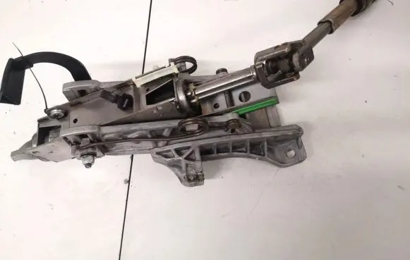Ford Focus Steering wheel axle 4m513c529fc 4m51-3c529-fc