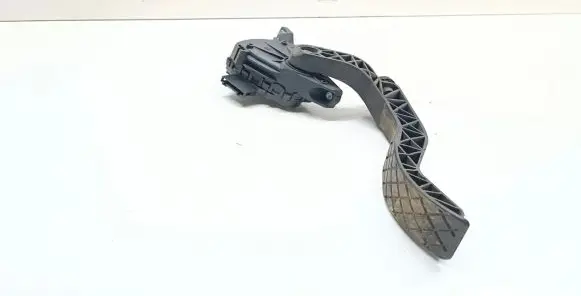Volkswagen PASSAT B5.5 Accelerator throttle pedal 8D1723523N
