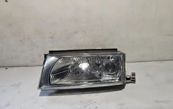 Skoda Octavia Mk2 (1Z) Headlight/headlamp 1U1941015L