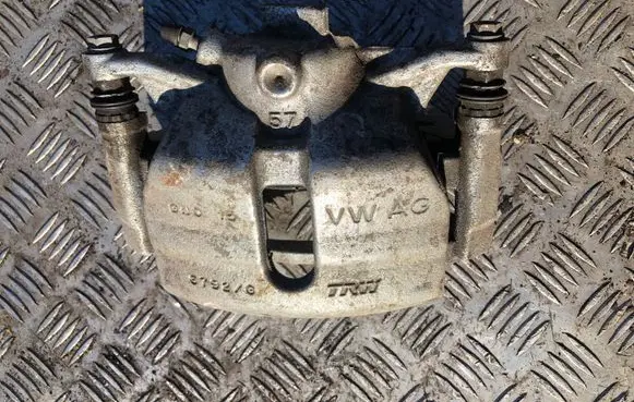 Volkswagen Golf VII Front brake caliper