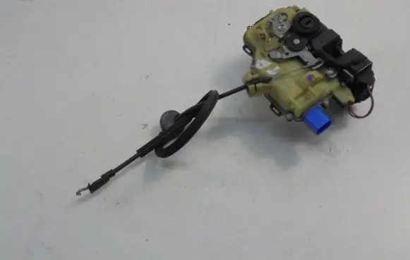 Volkswagen Polo IV 9N3 Rear door lock 3B4839016AN