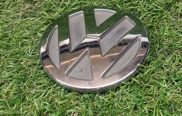 Volkswagen PASSAT B5 Manufacturers badge/model letters 3B5853630