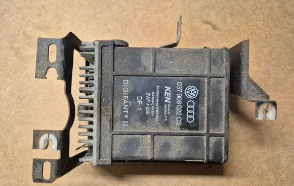 Volkswagen Jetta II Engine control unit/module 037906022CS