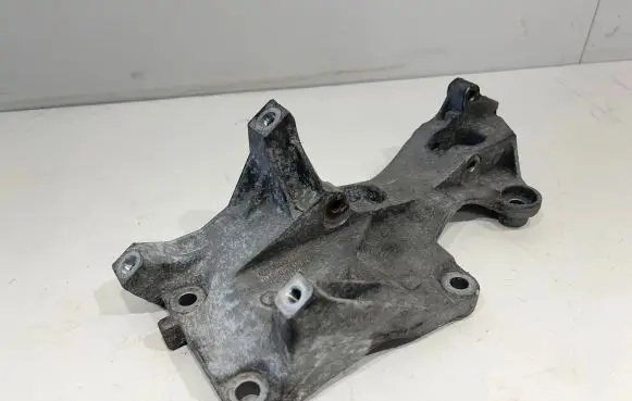 Skoda Roomster (5J) Engine mounting bracket 045903143E