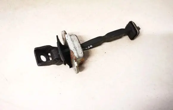 Skoda Octavia Mk2 (1Z) Rear door check strap stopper