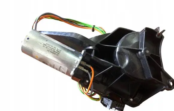 Volkswagen Multivan T5 Wiper motor 7T0843460A