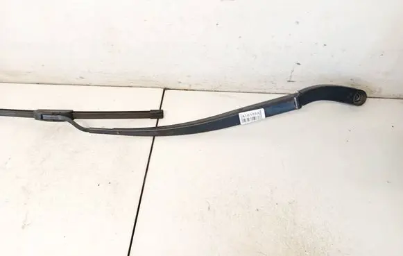 Front wiper blade arm