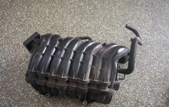 Toyota Avensis T250 Intake manifold