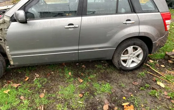 Suzuki Grand Vitara II Rear door 19930T51111