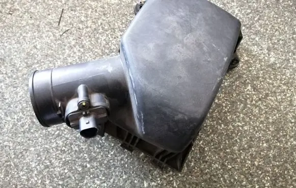 Buick Encore I Air filter box cover 
