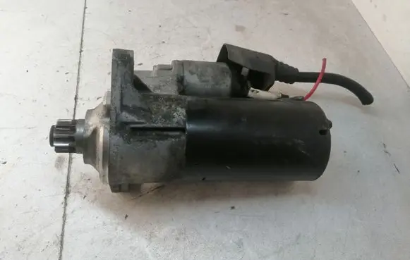 Volkswagen PASSAT B6 Starter motor 02E911023