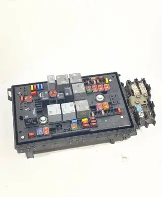 Opel Astra J Fuse module 13313205 1110011AA