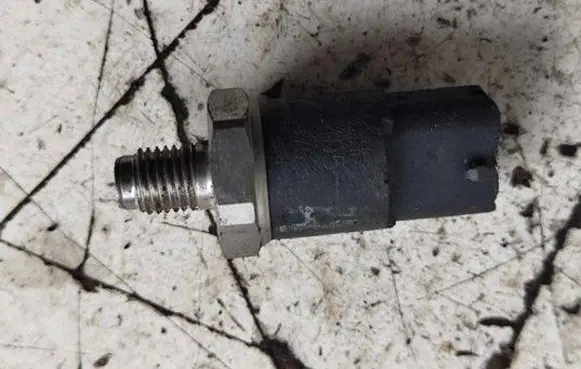 Fuel pressure sensor