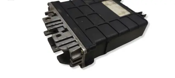 Volkswagen Golf III Engine control unit/module 037906025J