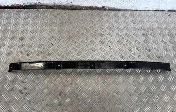 Rear bumper mounting bracket