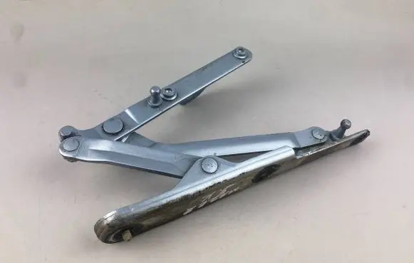 Maserati GranTurismo Tailgate/trunk/boot hinge