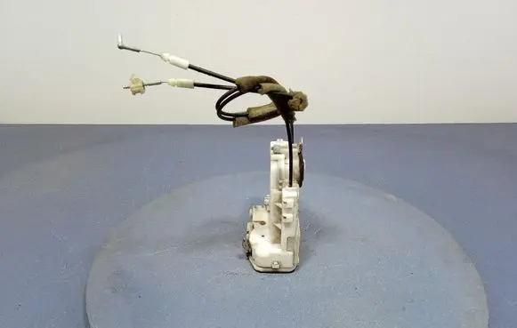 Honda FR-V Front door lock 