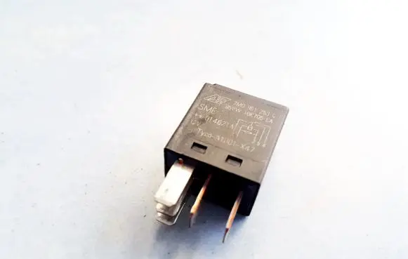 Seat Alhambra (Mk1) Other relay 7M0951253C 95VW10K705EA