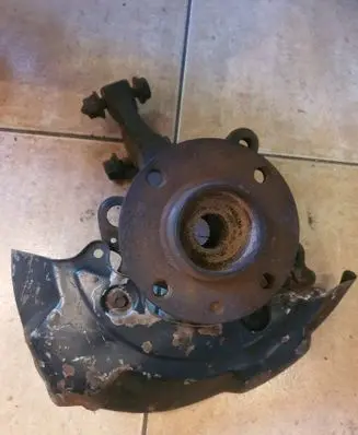 Volkswagen Golf III Front wheel hub spindle knuckle 3575c 3576c
