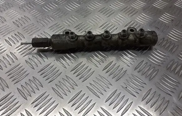 Toyota Avensis T250 Fuel main line pipe BRAK