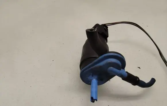Mercedes-Benz Vaneo W414 Windscreen/windshield washer pump 2108691021