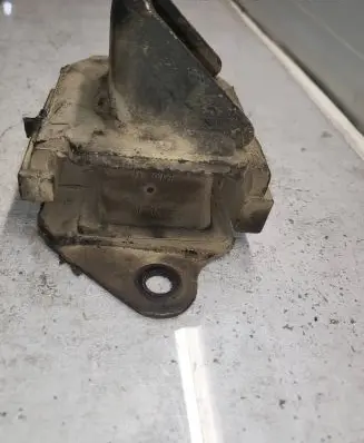 Isuzu D-Max Engine mount bracket