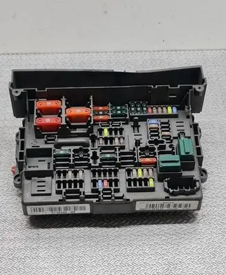BMW 1 E81 E87 Fuse module 9119446 90613911