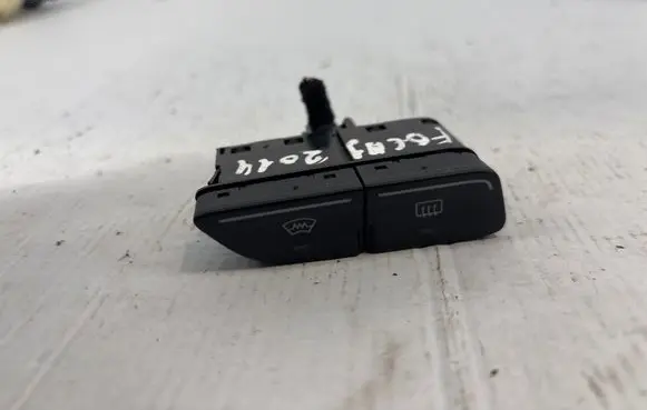 Ford Focus Windscreen/window heater switch 18K574AC 28042014 AM5T18K574AC