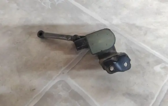 Headlight/headlamp level sensor