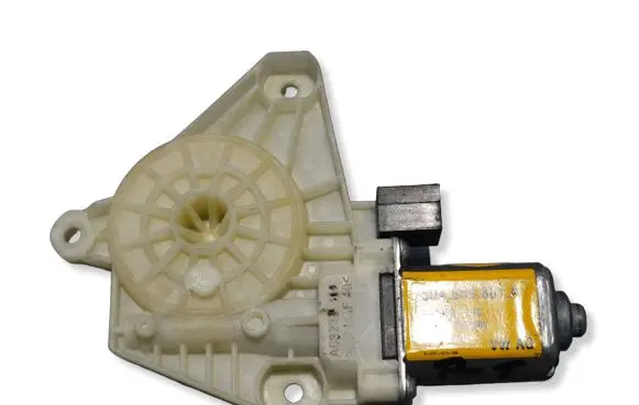 Volkswagen PASSAT B8 Front door window regulator motor 5Q4959801A