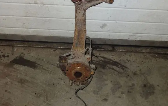 Front wheel hub spindle knuckle