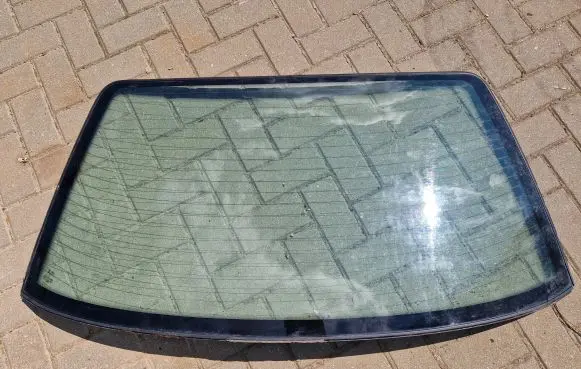 Volkswagen PASSAT B3 Rear windscreen/windshield window 357845499