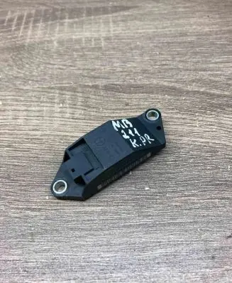 Mercedes-Benz E W211 Airbag deployment crash/impact sensor 25571179A4 A0018209326