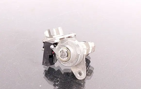Audi A6 S6 C6 4F Tailgate exterior lock 8E0827573A