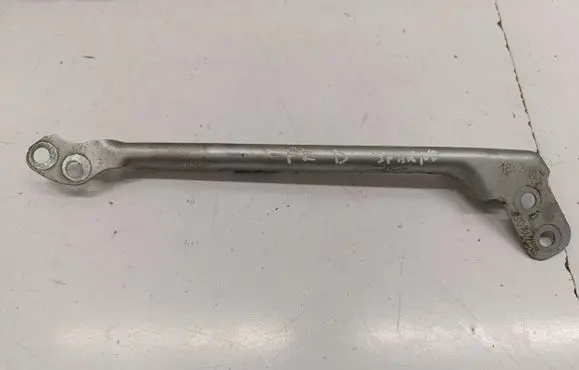 Opel Crossland X Fender mounting bracket 39024258